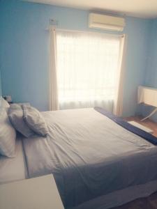 מיטה או מיטות בחדר ב-Salama House