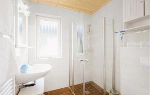 Ein Badezimmer in der Unterkunft Ferienhaus 15 Altefähr