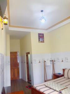 A bathroom at Khách sạn Thanh Bình Bến Lức