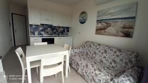 a living room with a table and a couch at Gioiellino Sardo in Castelsardo