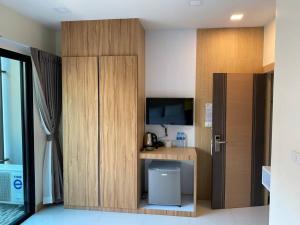 A kitchen or kitchenette at I Am O'TEL PATONG Managed by Priew Wan Guesthouse