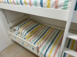 Łóżko lub łóżka w pokoju w obiekcie Joli Studio à Sanary-sur-Mer