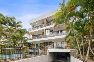 Πισίνα στο ή κοντά στο Blush on Broadbeach- beachside and pet friendly, 3rd floor walk up