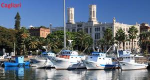 un grupo de barcos atracados en un puerto frente a un edificio en Cla House, en Assemini