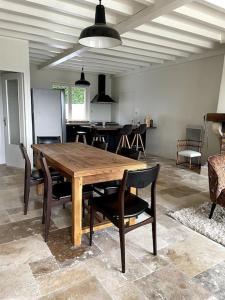 Fotografia z galérie ubytovania Cottage chaleureux avec piscine au sel chauffée au coeur du Beaujolais vert v destinácii Saint-Nizier-dʼAzergues