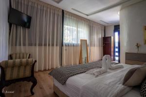 Voodi või voodid majutusasutuse Hôtel ZIRYAB toas
