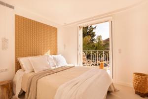 Кровать или кровати в номере Maison Carla Rosa Cannes