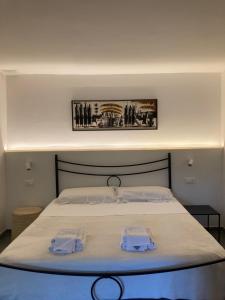 a bedroom with a bed with two towels on it at Rio Rest Apartments in Riomaggiore