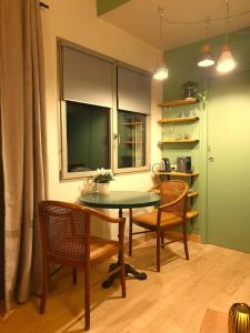 a dining room with a table and two chairs at Maisonnette cosy cœur centre avec accueil vélo in Saumur