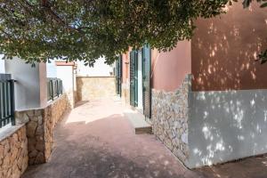 a walkway in front of a building with windows at Villetta Bianca in Gallipoli