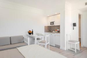 Kuchyňa alebo kuchynka v ubytovaní Alcudia Beach Apartments