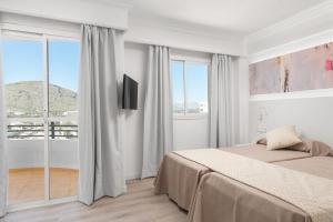 Posteľ alebo postele v izbe v ubytovaní Alcudia Beach Apartments