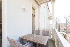 Balcony o terrace sa Villa Waldschloss, App 04