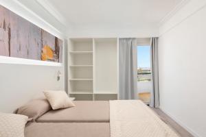 Posteľ alebo postele v izbe v ubytovaní Alcudia Beach Apartments