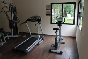 Spordikeskus ja/või sportimisvõimalused majutusasutuses Hotel Genoves