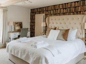 a bedroom with a large white bed with towels on it at Farmhouse - Ukc6630 in Pentney