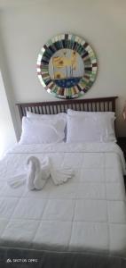 ein weißes Bett mit ausgestopftem Tier drauf in der Unterkunft Consuelo Condominium Unit Rentals in Boracay + 4 Fotos