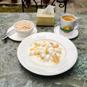 Makanan di atau berdekatan hotel