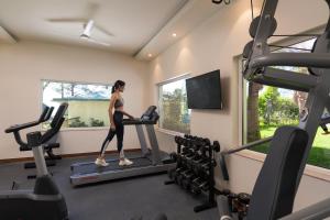 Cassia Resort, Kasauli的健身中心和/或健身设施