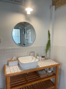 a bathroom with a sink and a mirror at Simple Home บ้าน-บะ-ดาย in Ban Long O