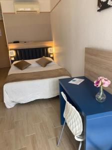 Кровать или кровати в номере Hotel Le Golfe