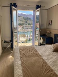 Кровать или кровати в номере Hotel Le Golfe