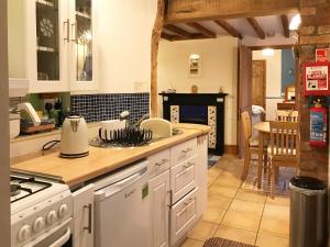 A kitchen or kitchenette at Swallows Barn