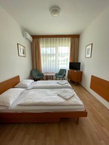 Postel nebo postele na pokoji v ubytování Hello Balcsi Apartmanház