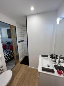 Kúpeľňa v ubytovaní Charmant studio neuf de 40m2 / tout confort