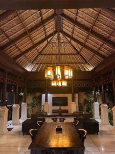a large room with a table and a large ceiling at Jimbaran BeachStroll Villa (3BR) in Jimbaran