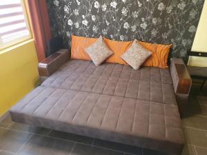 A bed or beds in a room at Eli Apartment Burgas Center