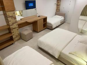 Postel nebo postele na pokoji v ubytování Hotel Piccolino