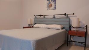 Un pat sau paturi într-o cameră la Luz Ocean Club Apartments