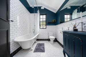 Phòng tắm tại ‘The Black Pearl’ - Surfers Corner, Muizenburg +22 ảnh