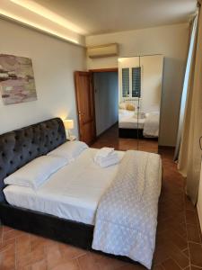 A bed or beds in a room at San Marco View