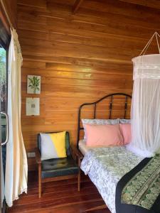 Postel nebo postele na pokoji v ubytování Rang Robin Farmstay for 4 with pool