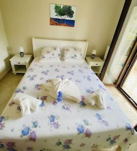 A bed or beds in a room at Villa Oceanview Vicky