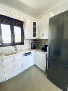 A kitchen or kitchenette at Villa Oceanview Vicky
