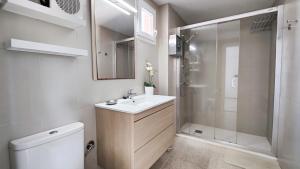 Kúpeľňa v ubytovaní BENICALA sea view apartment