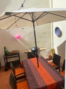 Fotografia z galérie ubytovania Belle maison de vacances avec patio - pour 6 pers - à deux pas de la grande plage et du centre ville v destinácii Les Sables-dʼOlonne