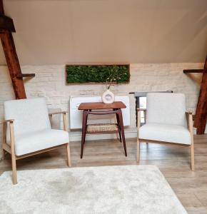 two chairs and a table in a room at De Hofstee in Maastricht +5 photos