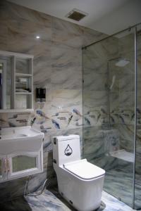 Ett badrum på HAPPY HOTEL Kien Giang