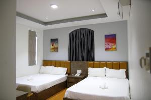 Postel nebo postele na pokoji v ubytování HAPPY HOTEL Tp Rạch Giá, Kiên Giang