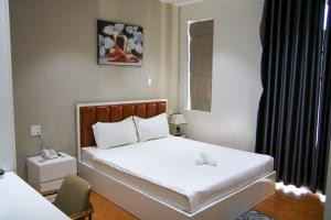 Postel nebo postele na pokoji v ubytování HAPPY HOTEL Tp Rạch Giá, Kiên Giang
