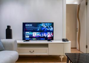 TV a/nebo společenská místnost v ubytování Armoni Residence Istanbul