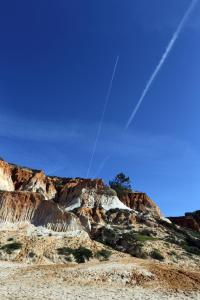 a view of a rocky hill with a blue sky at Mira Parque in Albufeira