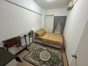a small bedroom with a bed and a window at Hanizz Vacation Home in Kampong Bukit Darat
