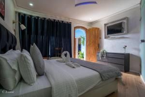 Voodi või voodid majutusasutuse Hôtel ZIRYAB toas