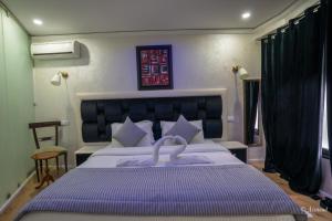Voodi või voodid majutusasutuse Hôtel ZIRYAB toas