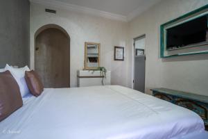 Voodi või voodid majutusasutuse Hôtel ZIRYAB toas